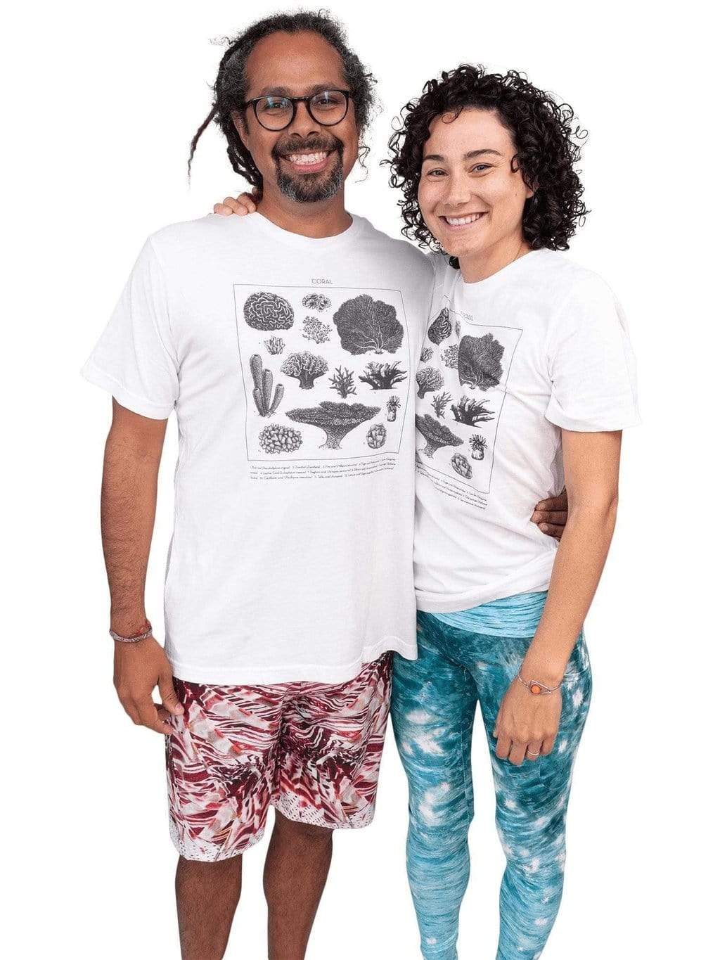 Model: Rolando is a seascape and fisheries ecologist and Adyan is a fisheries biologist. He is 5&#39;9, 190 lbs and is wearing a size L, and she is 5&#39;7, 130 lbs and is wearing a size XS.