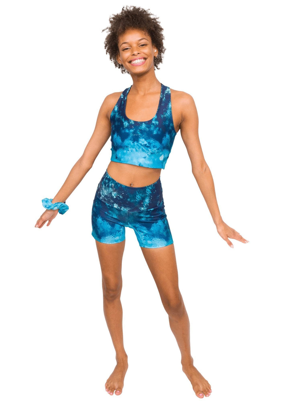 Model: Syriah is a sea turtle conservation biologist. She is 5&#39;7&quot;, 111 lbs and is wearing a size XS short and XS top.