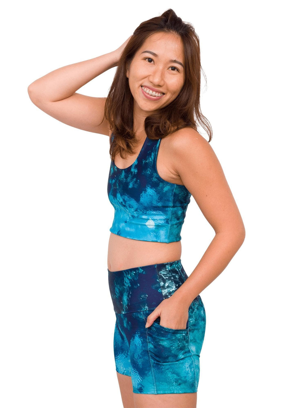 Model: Laura is a hurricane researcher and avid scuba diver. She is 5&#39;3&quot;, 120lbs, 34B and is wearing a S short and S top.