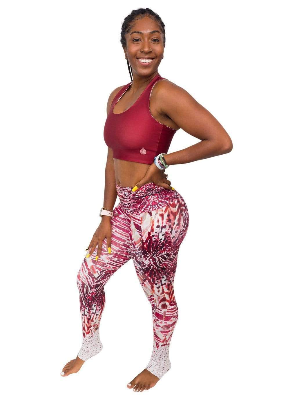 Model: Carlee is a shark &amp; sea turtle scientist and co-founder of Minorities in Shark Sciences. She is 5&#39;7&quot;, 145 lbs, 36C and is wearing a M legging and S top.
