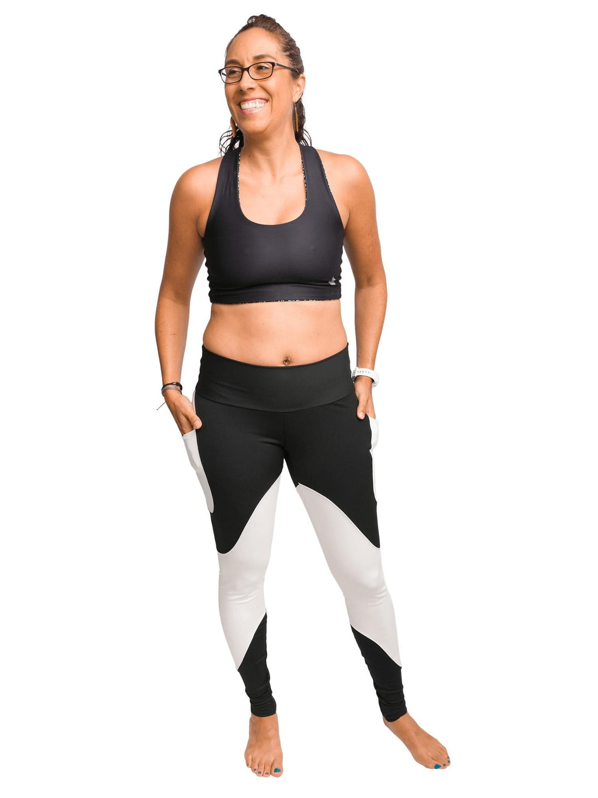 Model: Ana is an avid scuba diver, as well as mooring buoy volunteer for Biscayne National Park. She is 5&#39;9&quot;, 170 lbs, 36B and is wearing a L legging and M spotted eagle ray top (reverse side).
