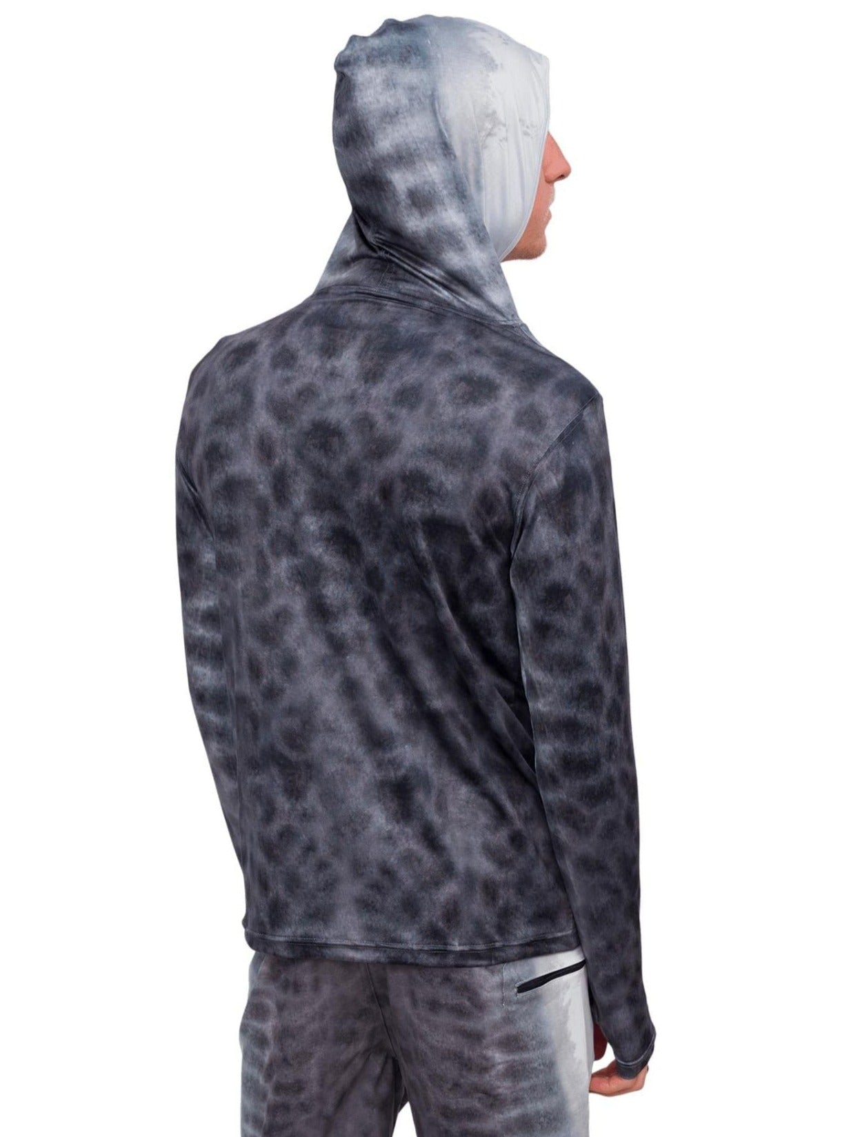 Model: Jake is a shark scientist and educator with Field School. He is 5'10", 135lbs and wearing a size S shirt and 29 boardshorts.