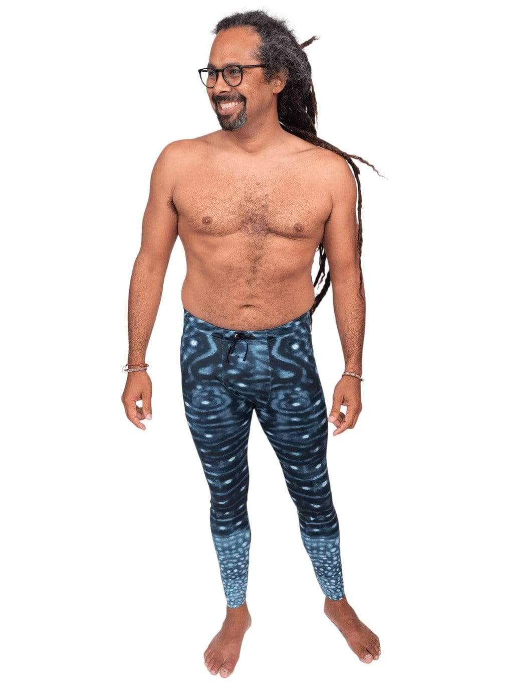Model: Rolando is a seascape and fisheries ecologist. He is 5&#39;9, 190 lbs and is wearing a size L.