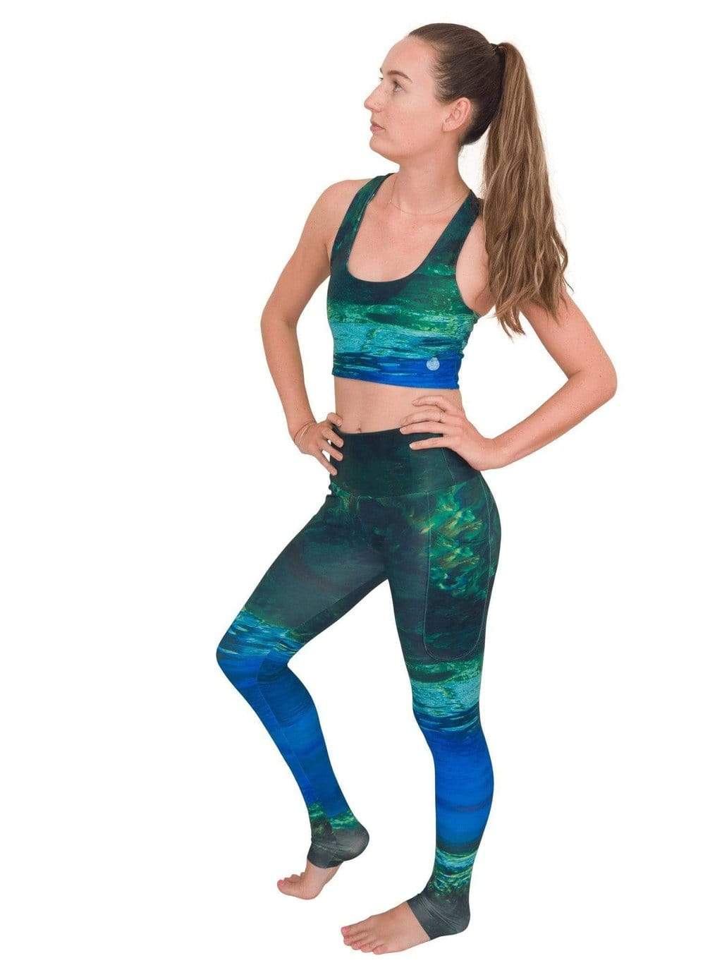 Model: Laura is our Chief Product Officer at Waterlust, a scuba diver, kiter and recreational yogi. She is 5’10, 147 lbs, 34B and is wearing a S top and M legging.
