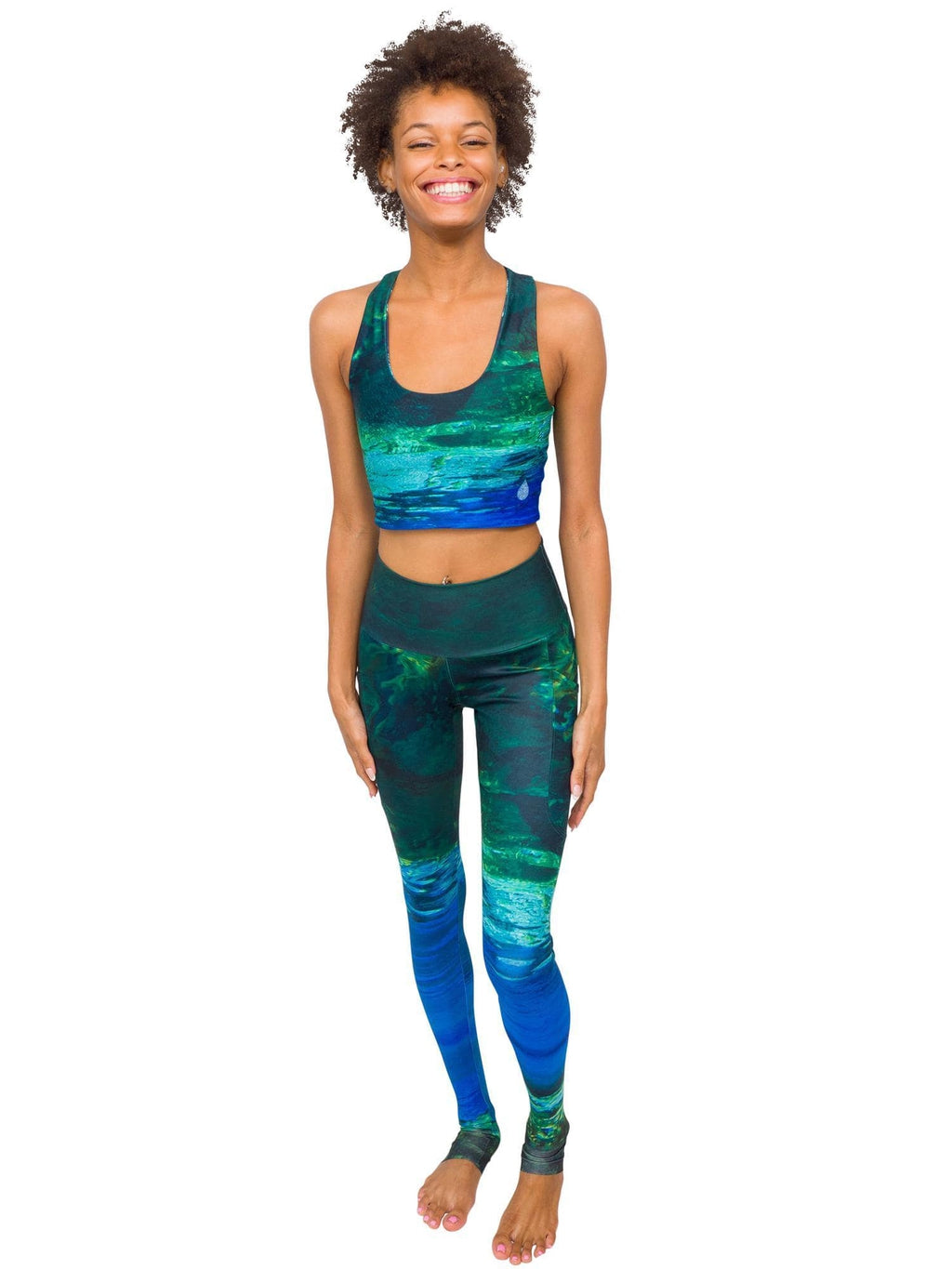 Model: Syriah is a sea turtle conservation biologist. She is 5&#39;7&quot;, 111 lbs and is wearing a size S top and XS legging.
