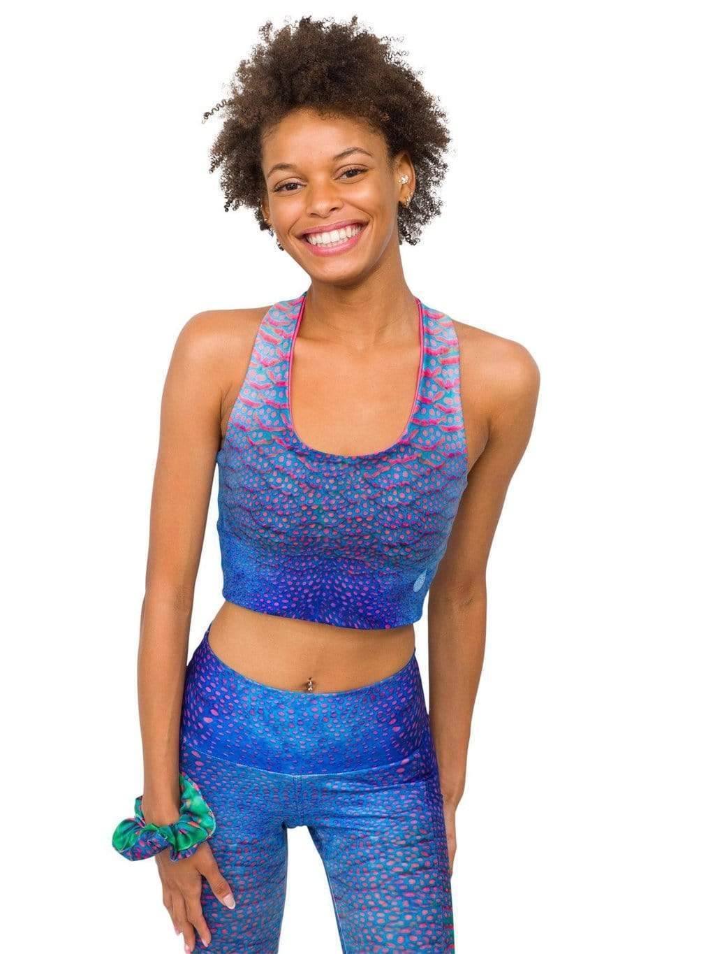 Model: Syriah is a sea turtle conservation biologist. She is 5&#39;7&quot;, 111 lbs and is wearing a size XS top and legging.