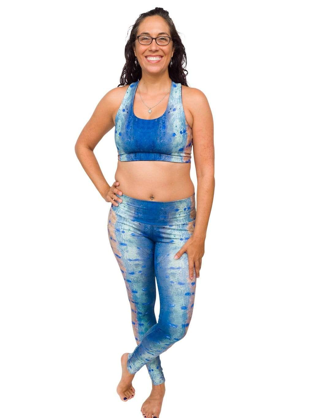 Model: Ana is an avid scuba diver, as well as mooring buoy volunteer for Biscayne National Park. She is 5&#39;9&quot;, 170 lbs, 36B and is wearing a M top and L legging.