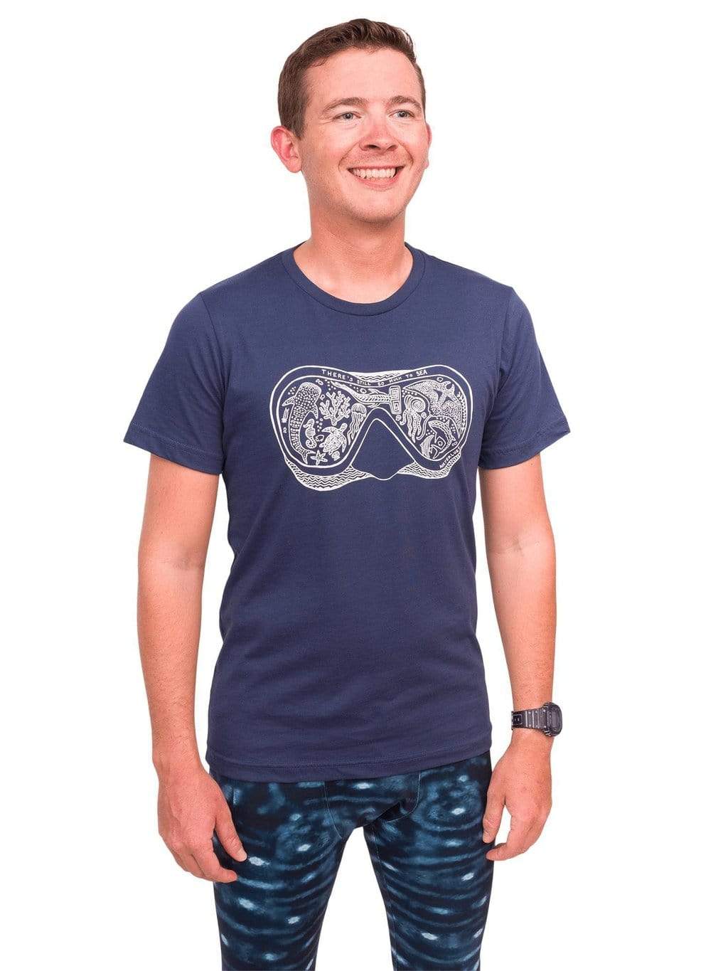 Model: Joe is a coral restoration ecologist and an avid runner. He is 5&#39;10&quot;, 145lbs and wearing a size S tee.