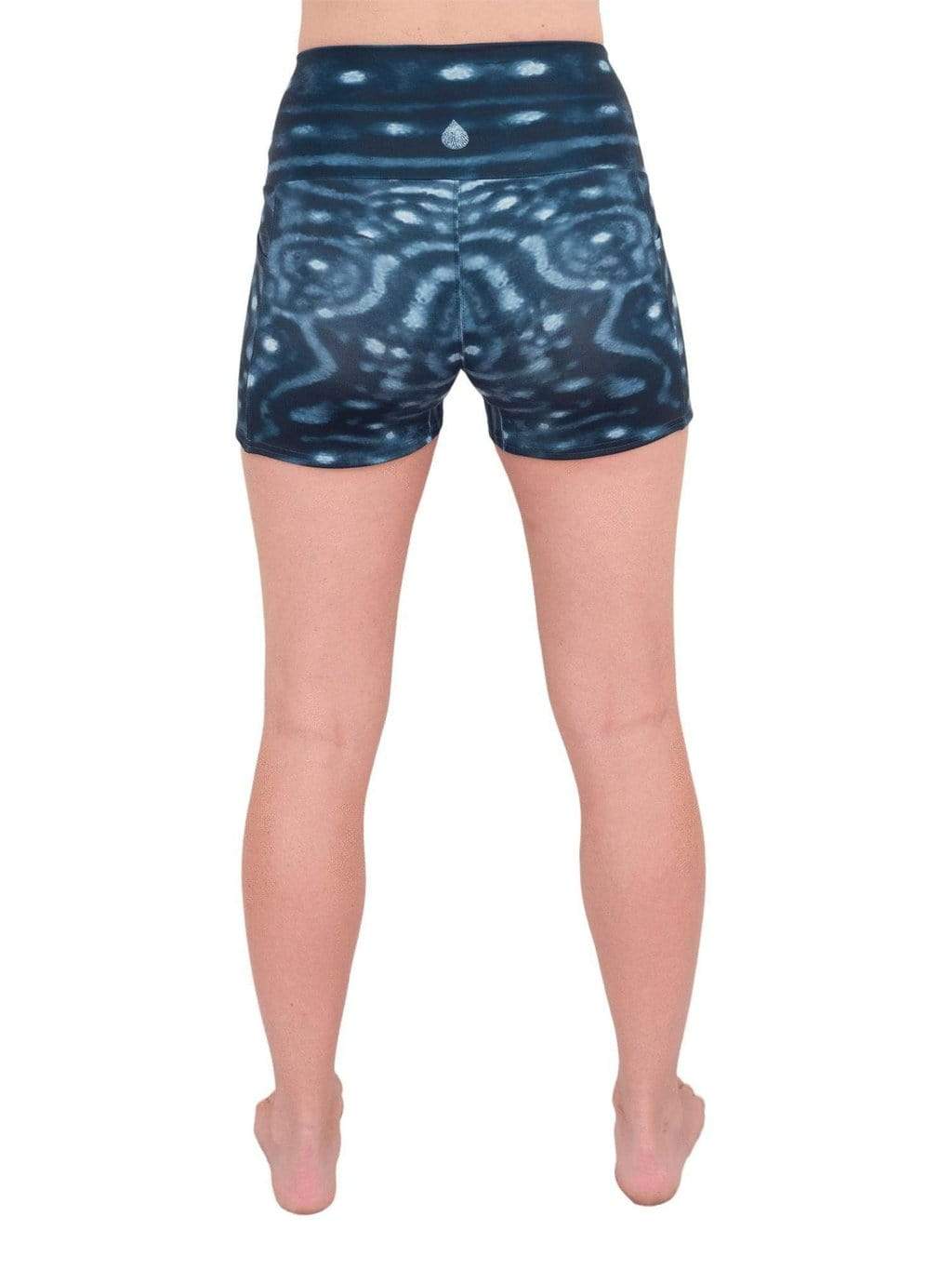 Model: Laura is our Chief Product Officer at Waterlust, a scuba diver, kiter and recreational yogi. She is 5’10, 147 lbs, 34B and is wearing a size M short.