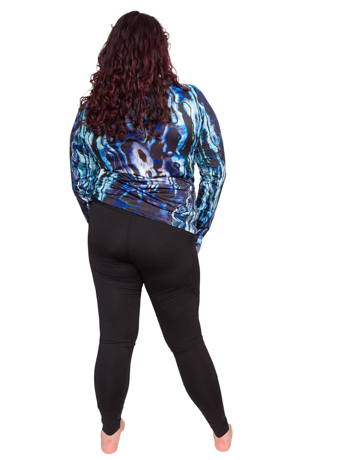 Model: Kela is a marine conservationist who strives to connect students with educational opportunities to help expand the reach of the marine science field. She is 5’5”, 185 lbs, 36F and is wearing a size XL sun shirt and legging.